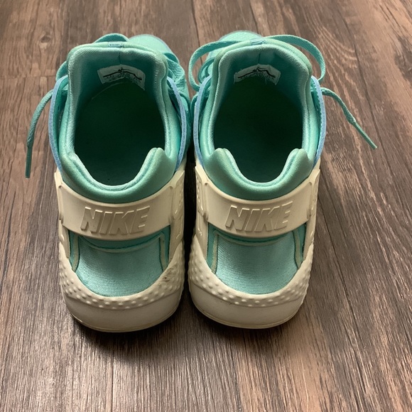 Nike - Picture 3 of 3